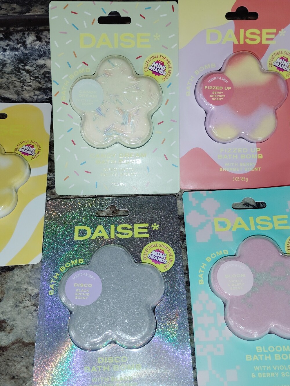 Daisy bath bomb collectible surprise inside. Large bath bombs 3 oz set of five - Picture 3 of 5